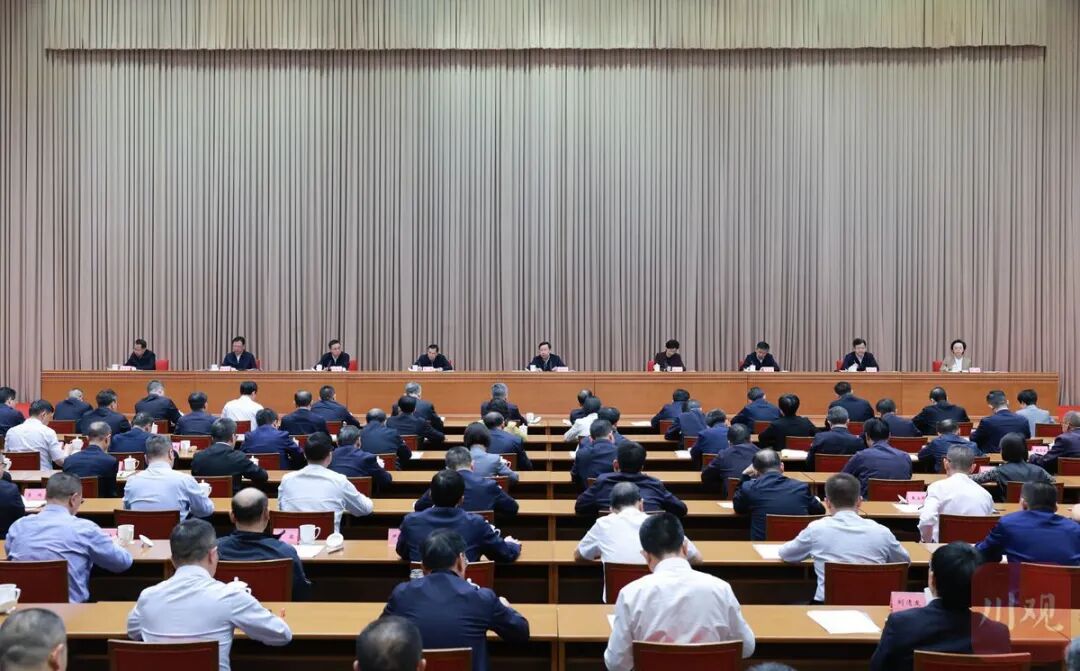 王晓晖在全省群众身边不正之风和腐败问题集中整治攻坚决战推进会议上强调：聚焦重点领域集中攻坚，推动我省集中整治取得更大成效