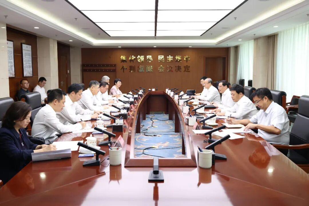 应勇与中国文联党组书记张政和中国作协主席张宏森座谈