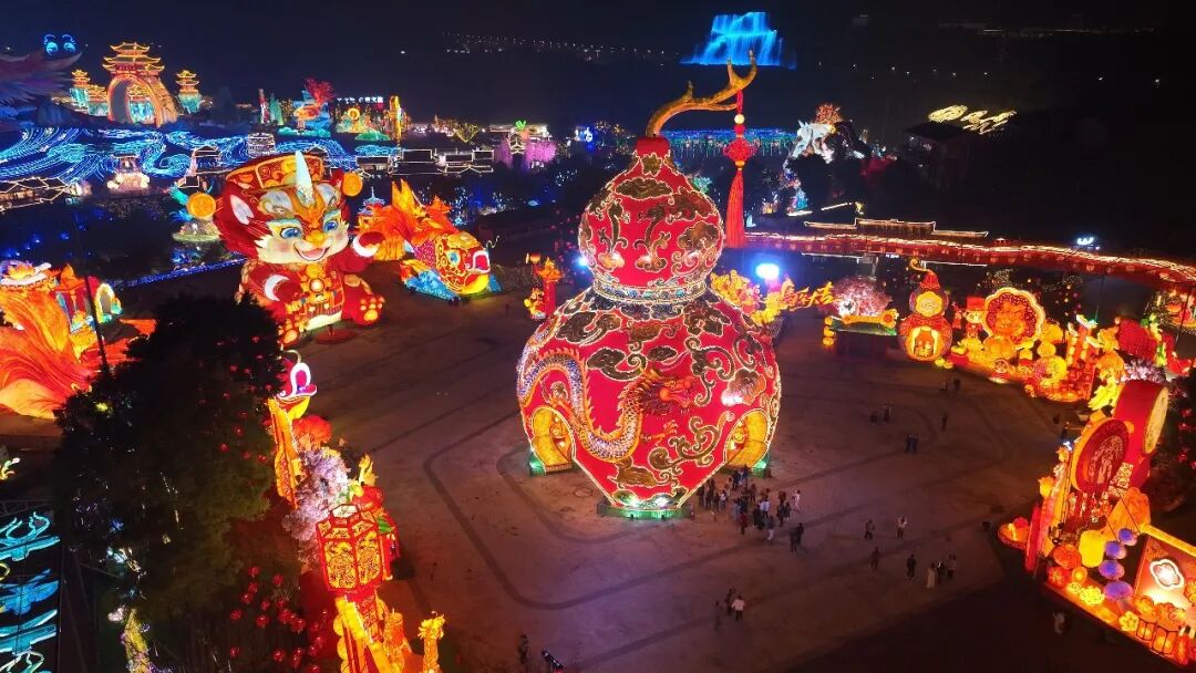 中国纪检监察报报道丨灯会点亮城市“年味”