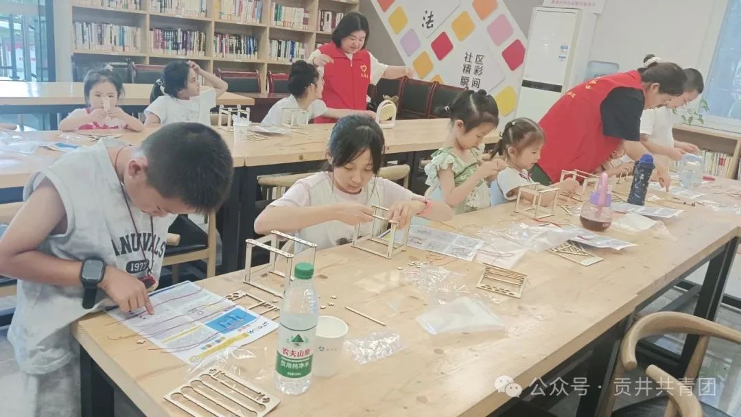 0717下午.科学实验——牛顿摆.jpg