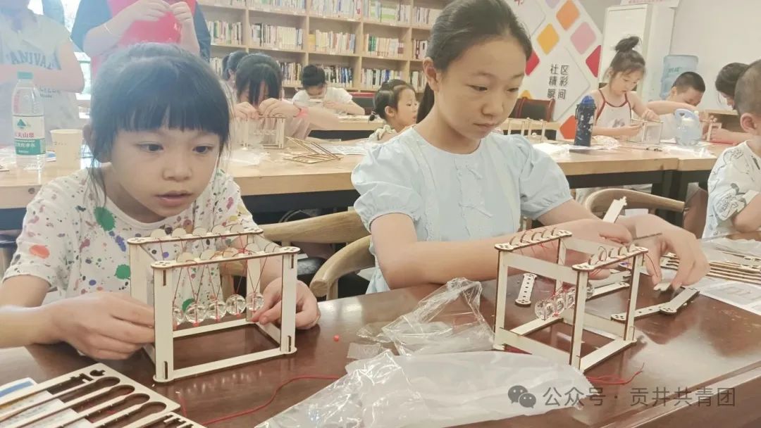 0717下午.科学实验——牛顿摆 (2).jpg