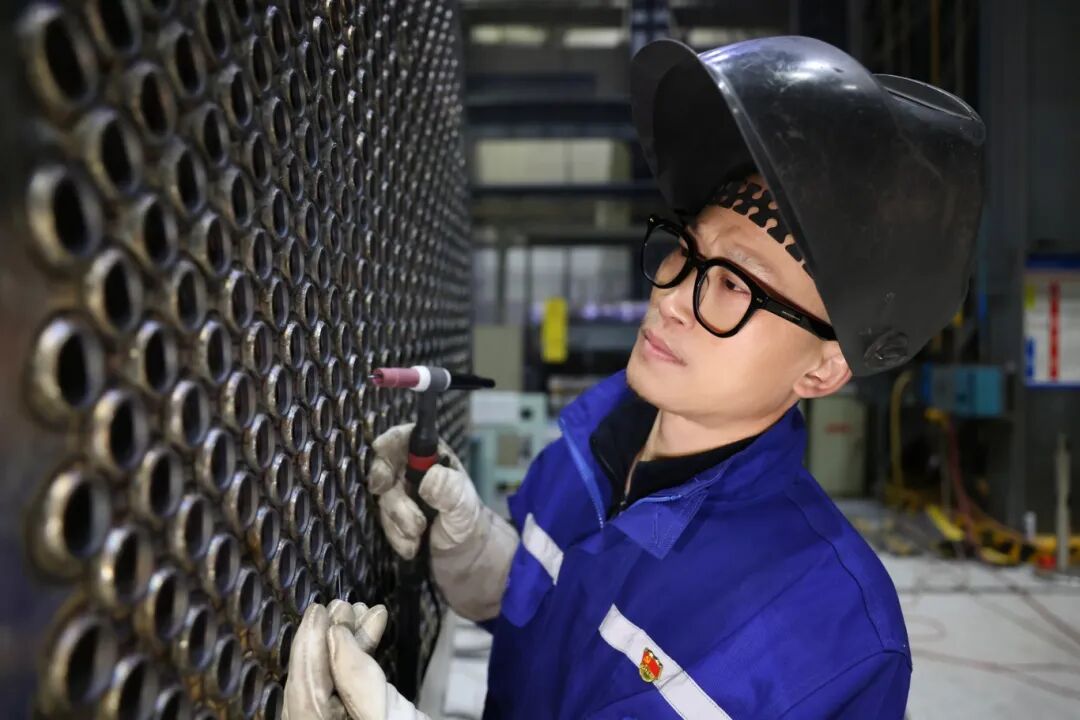 郑伟全国劳模微信用-刘毅 (3).jpg