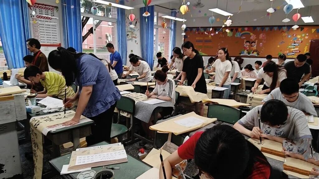笔墨飘香迎考级！自贡216名考生齐聚一堂“亮绝活”