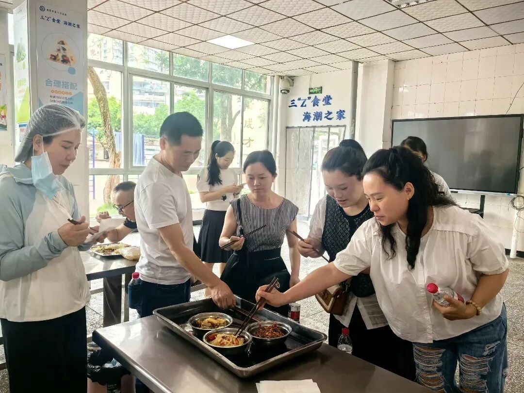 幸福晒场丨自流井区：守护1.65万名学生幸福“食”光
